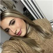 Joven que le gusta enseñar y los niños